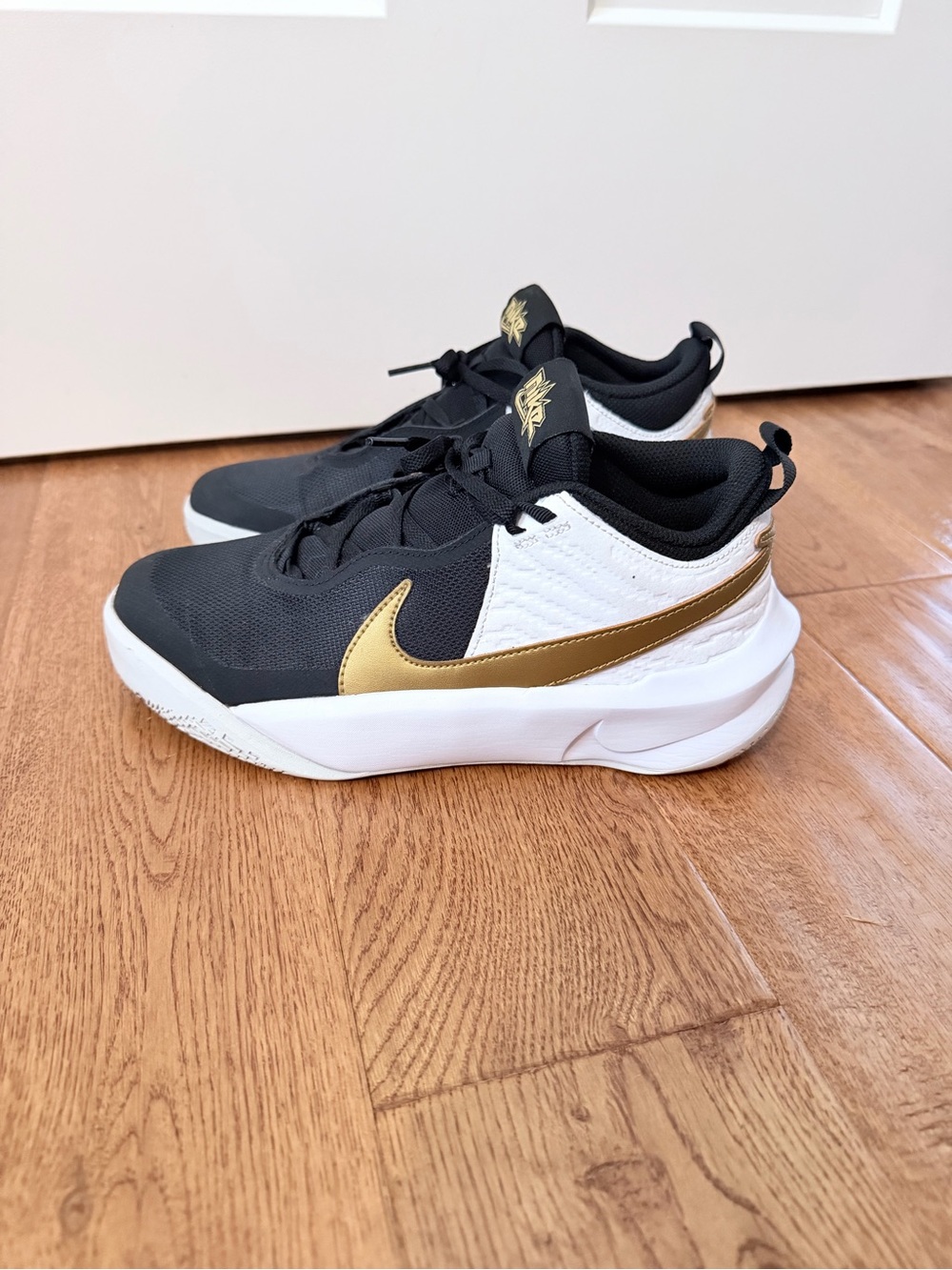 Nike Team Hustle D 10 GS Black Metallic Gold Shoes CW6735-002 Purdue boys 6.5